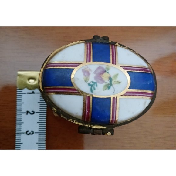 Vintage Porcelain Art Trinket Pill Box Hand Painted Small 2" Marked - Picture 11 of 11